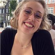 Studentessa offre lezioni di lingua inglese